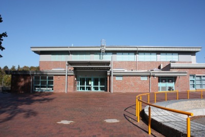 neue Sporthalle vorne