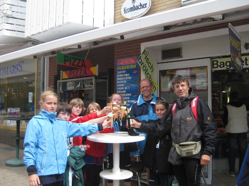 Anstoßen.jpg Anstoßen.jpg